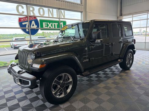 Used 2021 Jeep Wrangler Unlimited Sahara w/ Uconnect 4C Nav & Sound Group AWD/4WD image 3