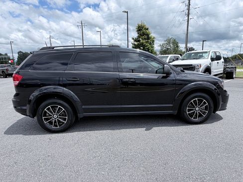 Used 2018 Dodge Journey SE w/ Blacktop Package FWD image 4