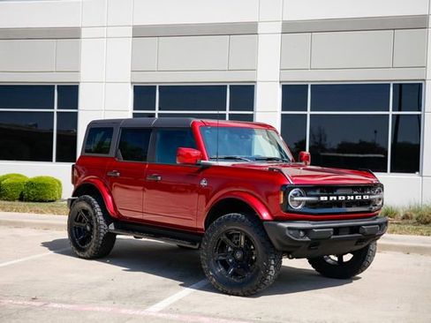 New 2026 Ford Bronco Outer Banks image 3