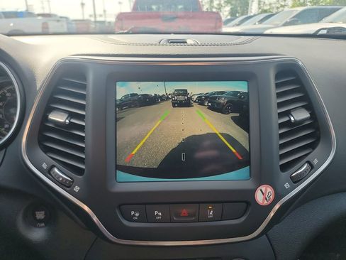 Used 2023 Jeep Cherokee Altitude Lux AWD/4WD image 19