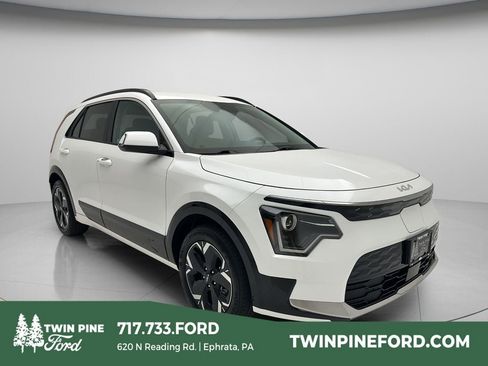 Used 2024 Kia Niro Wind w/ Wind Preserve Package FWD image 1