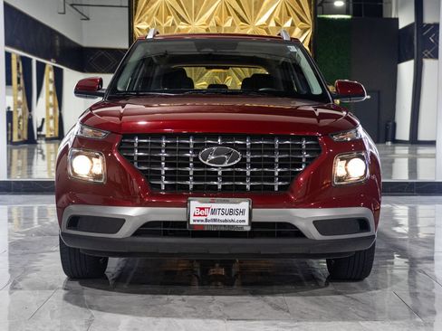 Used 2023 Hyundai Venue SEL FWD image 2
