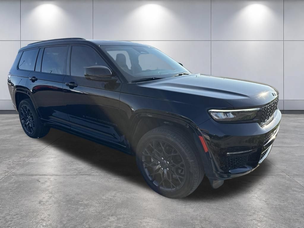 Used 2023 Jeep Grand Cherokee L Summit w/ Advanced Protech Group IV AWD/4WD image 3