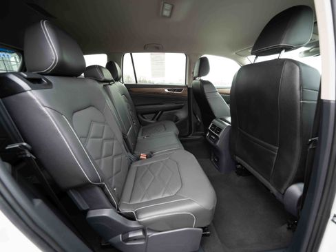Used 2025 Volkswagen Atlas SE image 25