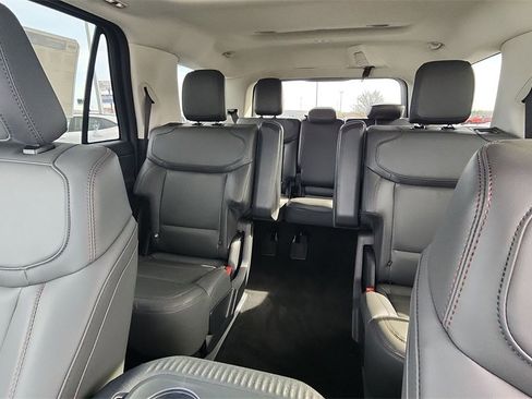 New 2025 Ford Expedition Active image 27