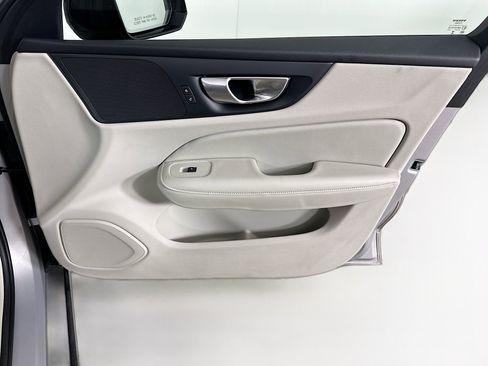 Used 2024 Volvo S60 B5 Plus image 32