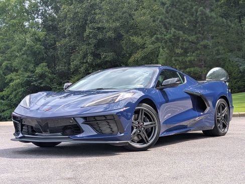 Used 2025 Chevrolet Corvette Stingray Preferred Cpe w/ Z51 Performance Package RWD image 4