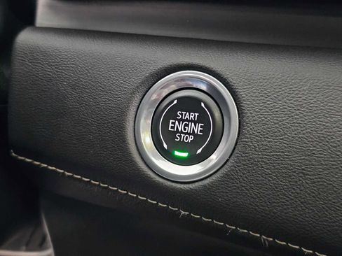 Used 2023 Cadillac Escalade Premium Luxury AWD/4WD image 30