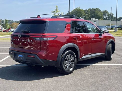 Used 2024 Nissan Pathfinder SV FWD image 3