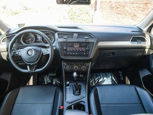 Used 2020 Volkswagen Tiguan SE image 14
