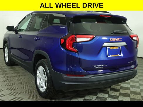 Used 2022 GMC Terrain SLE w/ Driver Convenience Package AWD/4WD image 5