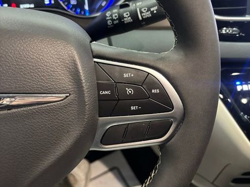 Used 2024 Chrysler Voyager LX image 15