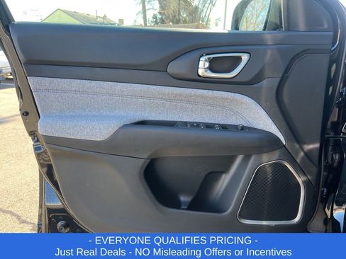 New 2026 Jeep Compass Latitude image 9