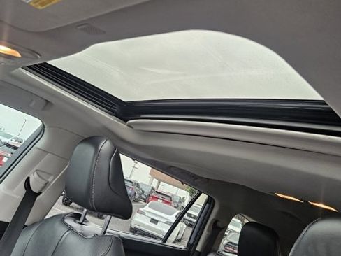 Used 2021 Toyota Highlander Limited image 11