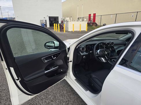Used 2025 Mercedes-Benz C 300 4MATIC Sedan image 21