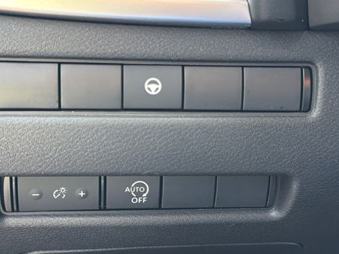 Used 2023 Nissan Rogue SV AWD/4WD image 15