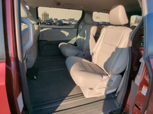 Certified 2020 Toyota Sienna XLE image 16