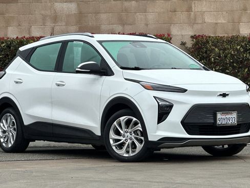 Used 2023 Chevrolet Bolt EUV LT image 2