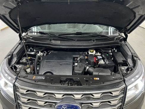 Used 2017 Ford Explorer XLT w/ Equipment Group 201A image 24