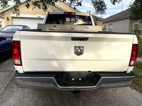 Used 2018 RAM 1500 Classic SLT image 3
