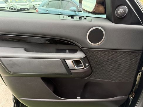 Used 2019 Land Rover Discovery SE AWD/4WD image 28