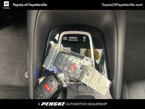 Used 2025 Toyota Corolla SE w/ SE Premium Package image 36