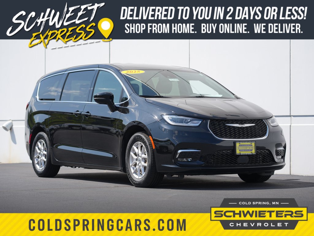 Used 2025 Chrysler Pacifica Select FWD image 1
