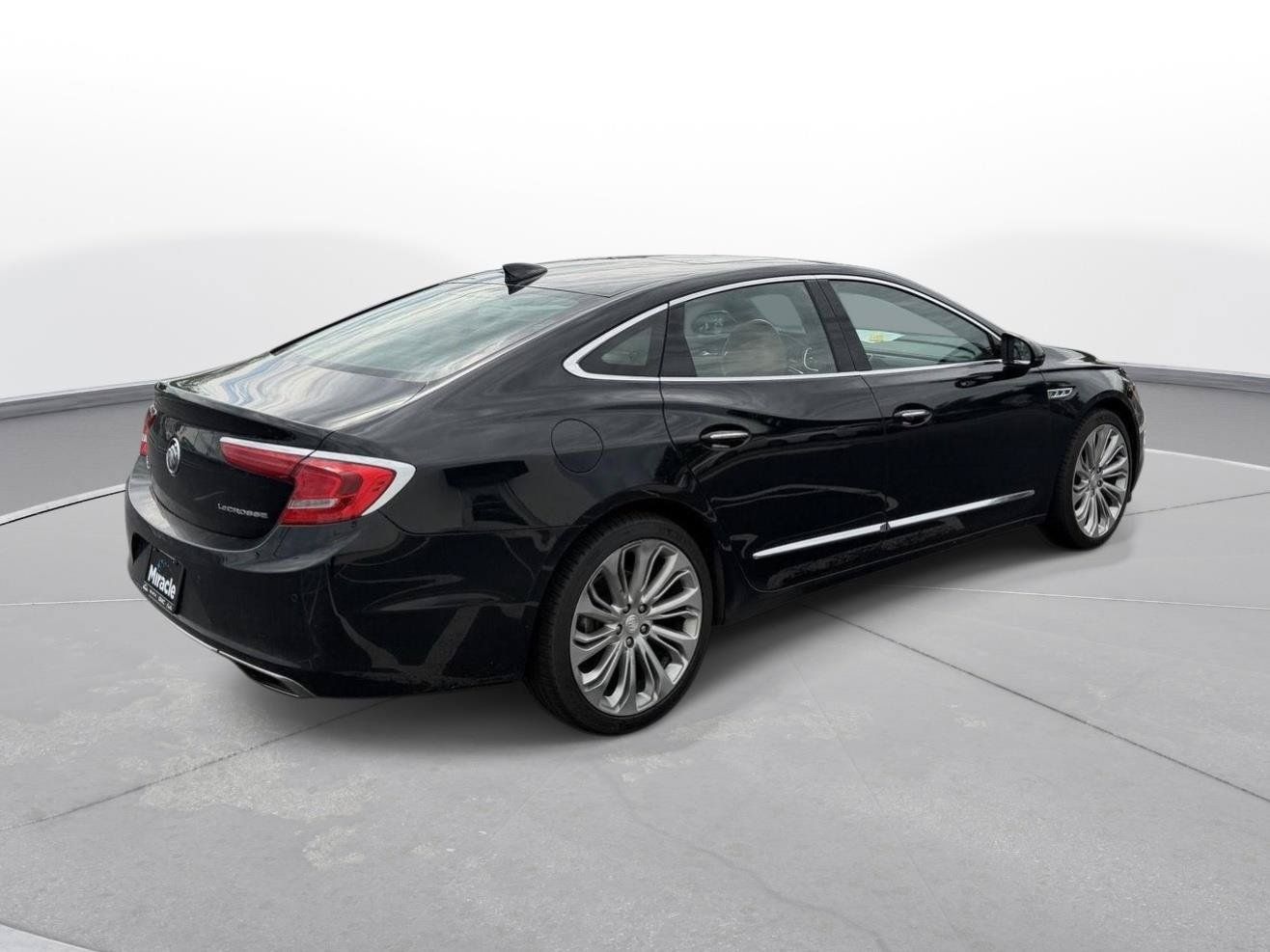 Used 2017 Buick LaCrosse Essence w/ Sun and Shade Package FWD image 5
