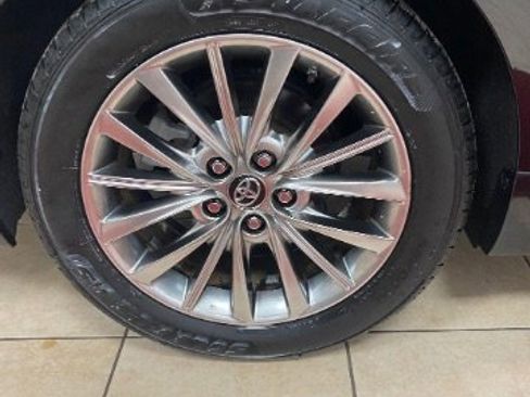 Used 2016 Toyota Avalon Limited image 30