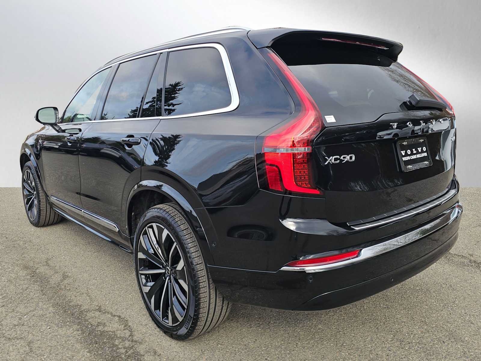 New 2026 Volvo XC90 T8 Plus w/ Protection Package AWD/4WD image 5