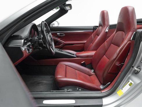 Used 2019 Porsche 911 Carrera image 17
