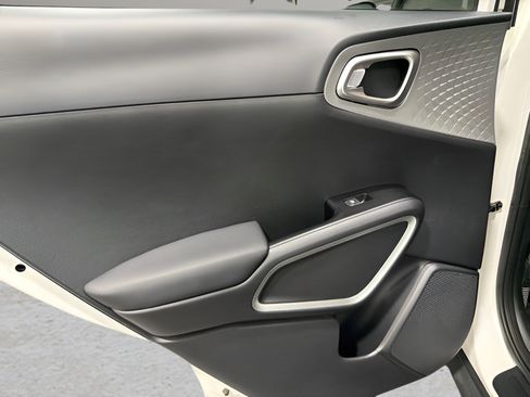 Used 2022 Kia Soul LX FWD image 26