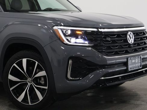 Used 2025 Volkswagen Atlas SEL Premium R-Line image 3