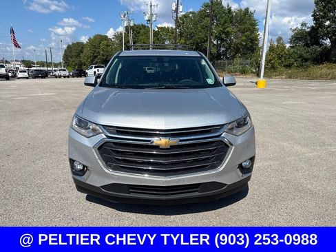 Used 2018 Chevrolet Traverse LT FWD image 2