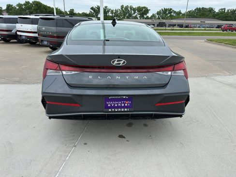 New 2026 Hyundai Elantra SE FWD image 9