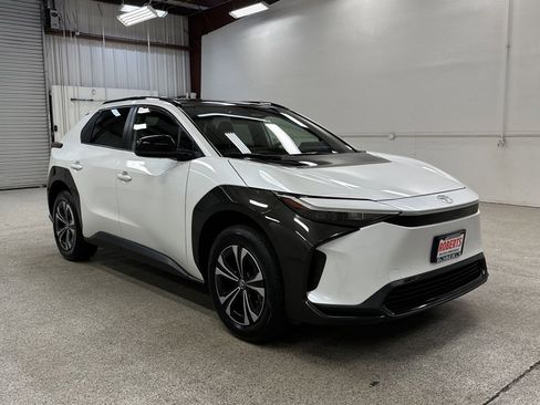 Used 2023 Toyota bZ4X XLE image 28