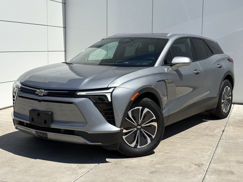 Used 2024 Chevrolet Blazer EV LT AWD/4WD image 2