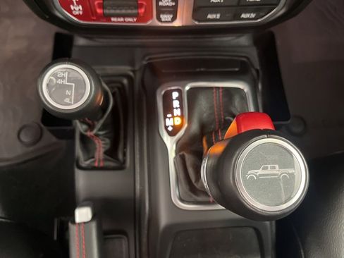 Used 2022 Jeep Gladiator Rubicon w/ Cold Weather Group AWD/4WD image 34