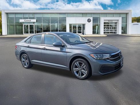 Certified 2024 Volkswagen Jetta SE FWD image 1
