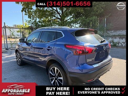 Used 2018 Nissan Rogue Sport SL FWD image 3