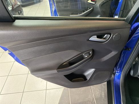 Used 2013 Ford Focus Titanium w/ Luxury Pkg image 21