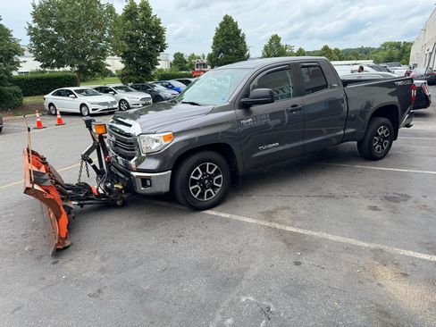 Used 2014 Toyota Tundra SR5 w/ TRD Off Road Package AWD/4WD image 22