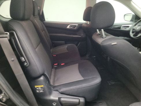 Used 2017 Nissan Pathfinder SV image 19