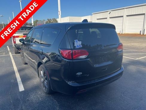 Used 2018 Chrysler Pacifica Touring Plus w/ S Appearance Package image 6