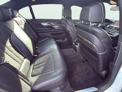 Used 2022 BMW 740i w/ M Sport Package image 26