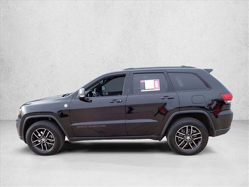 Used 2017 Jeep Grand Cherokee Trailhawk w/ Trailhawk Luxury Group image 2