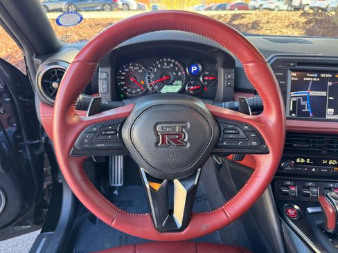 Used 2024 Nissan GT-R Premium w/ Premium Interior Package image 44