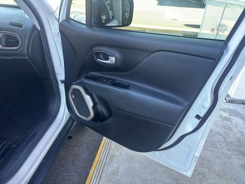 Used 2017 Jeep Renegade Trailhawk image 21