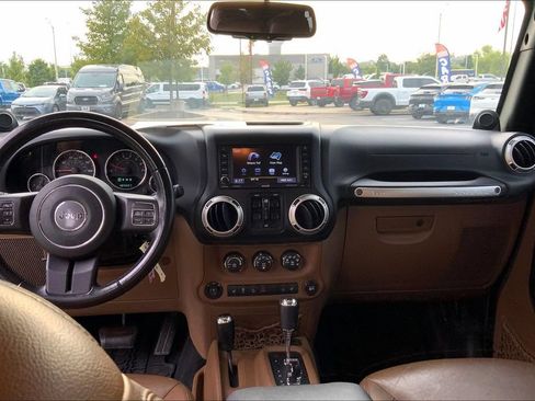 Used 2013 Jeep Wrangler Unlimited Sahara w/ Connectivity Group AWD/4WD image 10