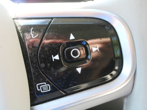 Used 2022 Volvo XC60 B5 Inscription w/ Advanced Package FWD image 34